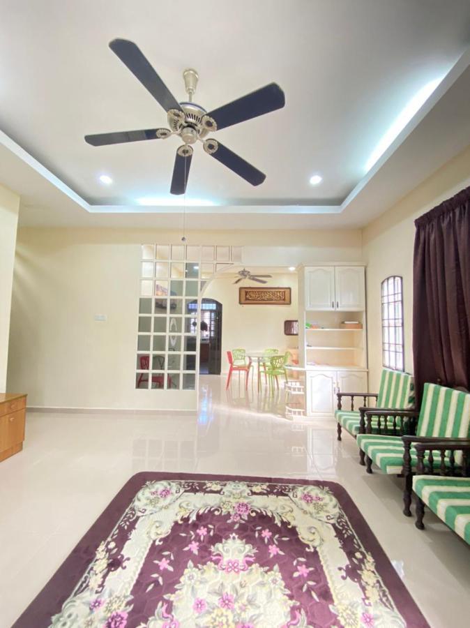 Family Homestay Kuala Terengganu Exterior photo